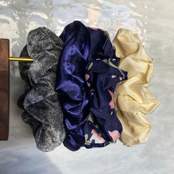 Scrunchie Bundle! Mystery Box- Includes 2-4 Pieces- NEW - Picture 6 of 16